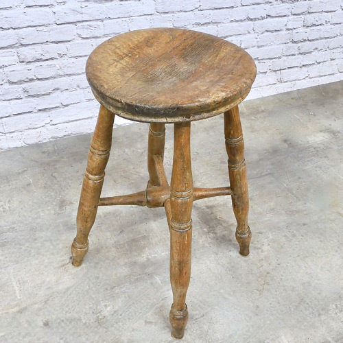Antique Country Stools - 24 items for sale on sellingantiques.co.uk