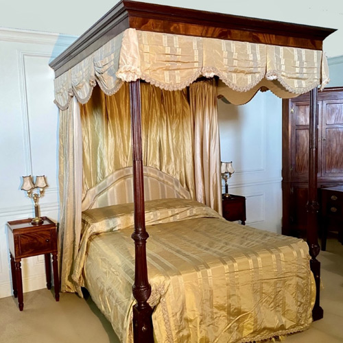 Antique Four Poster Beds - 37 items for sale on sellingantiques.co.uk