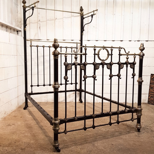 Antique Half Tester Beds - 17 items for sale on sellingantiques.co.uk