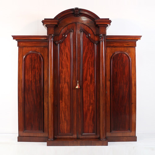 Antique Mahogany Wardrobes - 86 items for sale on sellingantiques.co.uk