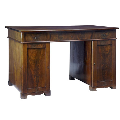 Antique Pedestal Desks - 246 items for sale on sellingantiques.co.uk