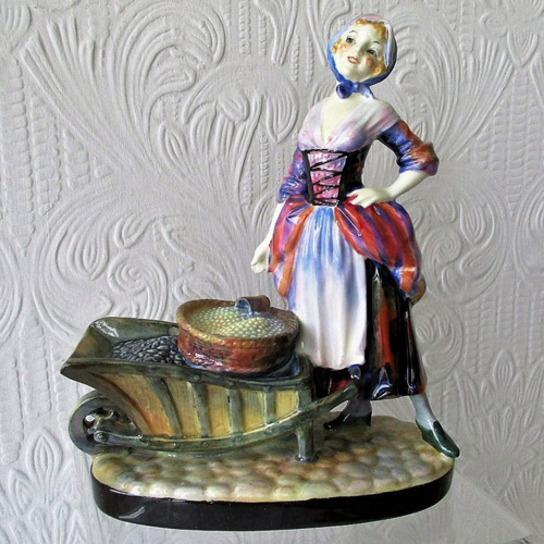 Antique Royal Doulton - 16 items for sale on sellingantiques.co.uk