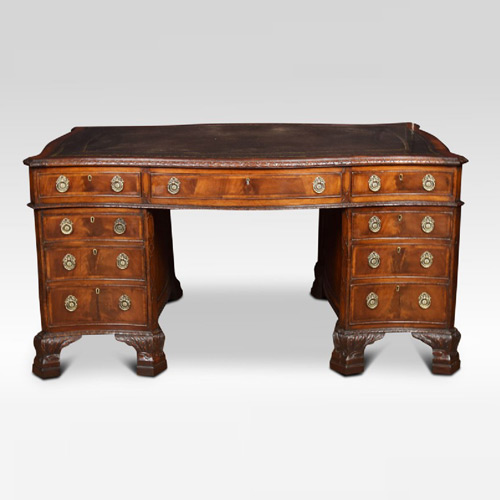 Antique Serpentine Desks - 10 items for sale on sellingantiques.co.uk