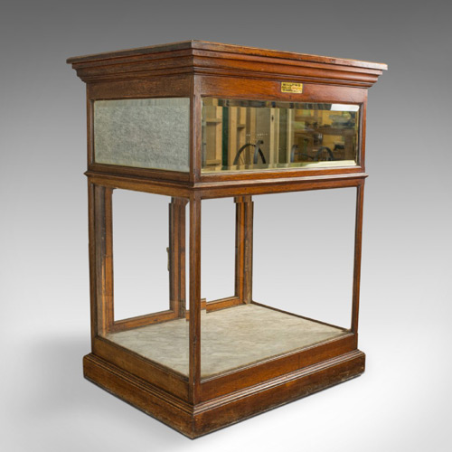 Antique Shop Display Cabinets - 28 items for sale on sellingantiques.co.uk
