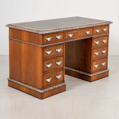 Antique Walnut Desks - 225 items for sale on sellingantiques.co.uk