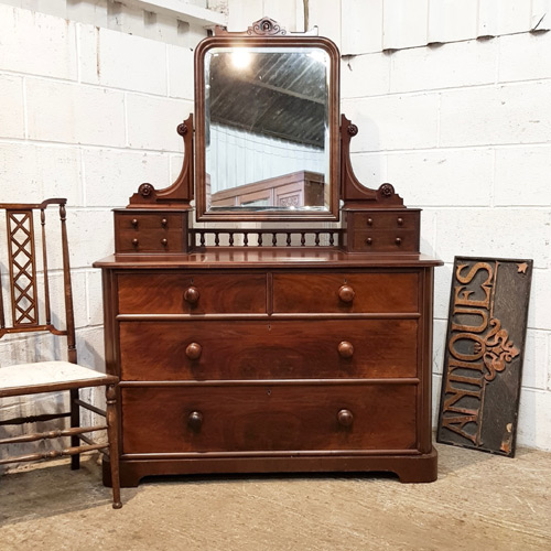 Art Nouveau Dressing Tables - 1 items for sale on sellingantiques.co.uk