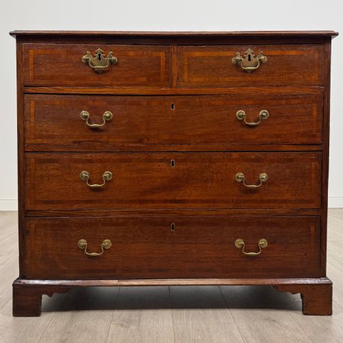ANTIQUE 18TH CENTURY GOOD QUALITY CHEST OF DRAWERS IN OAK