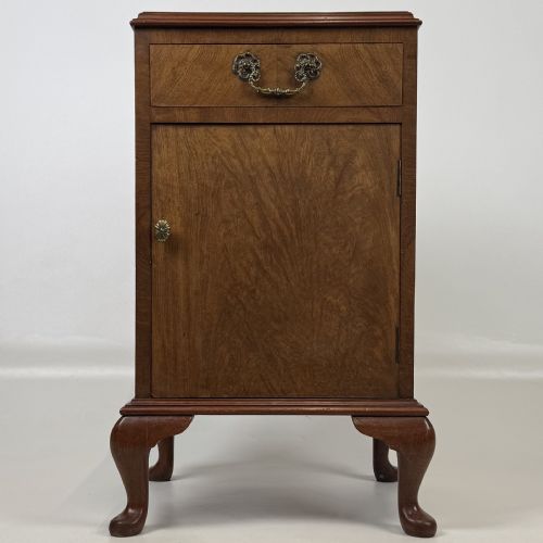 ANTIQUE 20TH CENTURY GOOD QUALITY CABINET IN WALNUT