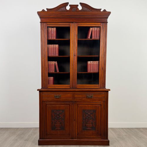 ANTIQUE 20TH CENTURY GOOD QUALITY BOOKCASE IN WALNUT