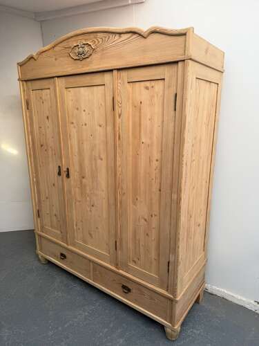 A HUGE TRIPLE VICTORIAN ANTIQUE PINE 2 DOOR KNOCKDOWN WARDROBE TO WAXPAINT