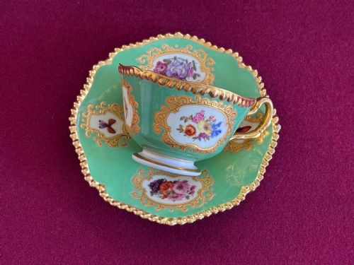 A FLIGHT BARR BARR WORCESTER PORCELAIN TEACUP SAUCER DECORATED BY SAMUEL ASTLES