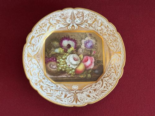 A LARGE AND FINE ENGLISH PORCELAIN PLATE DECORATED WITH A STILL LIFE SCENE C1815
