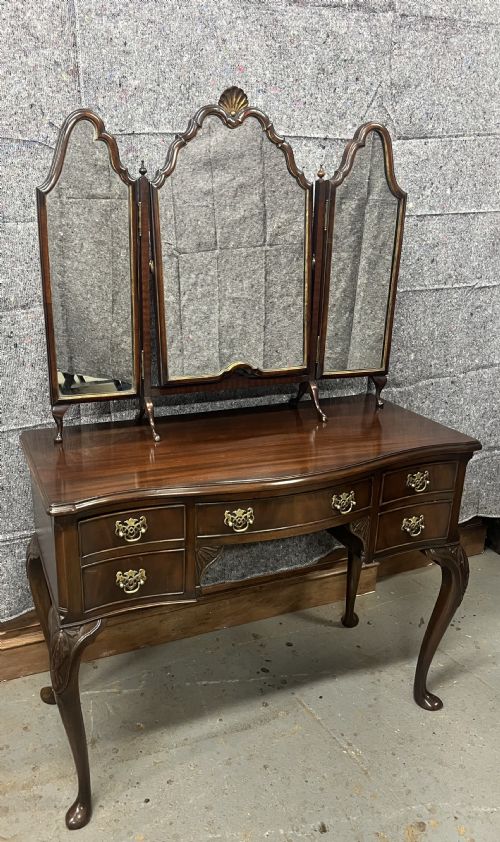SERPENTINE MAHOGANY DRESSING TABLE
