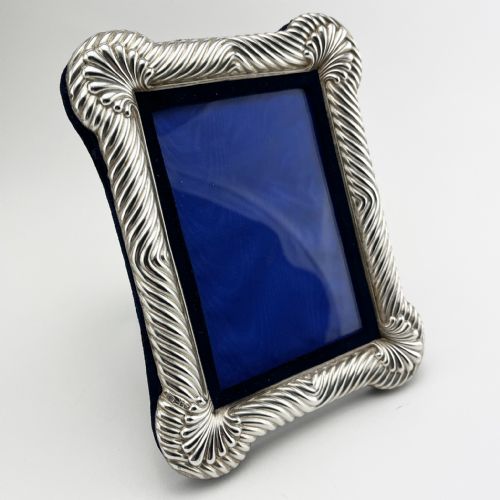 STYLISH VICTORIAN STERLING SILVER RECTANGULAR PHOTO FRAME