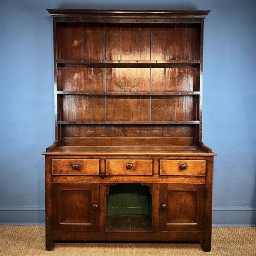 A LATE 18TH CENTURY OAK DRESSER OF DIMINUTIVE SIZE AND WITH A WARM LOVELY COLOUR AND PATINA