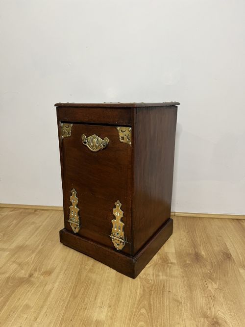 QUALITY ANTIQUE VICTORIAN OAK AND BRASS COAL BOX