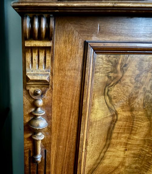 VICTORIAN FIGURED WALNUT SIDE CABINET - ADDITIONAL PHOTO 3