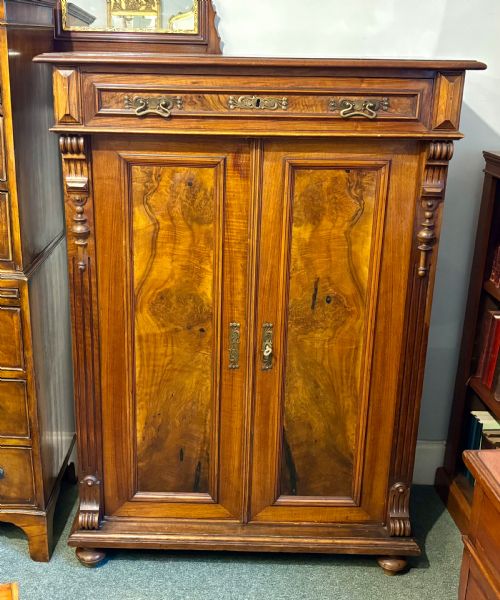 VICTORIAN FIGURED WALNUT SIDE CABINET - ADDITIONAL PHOTO 8