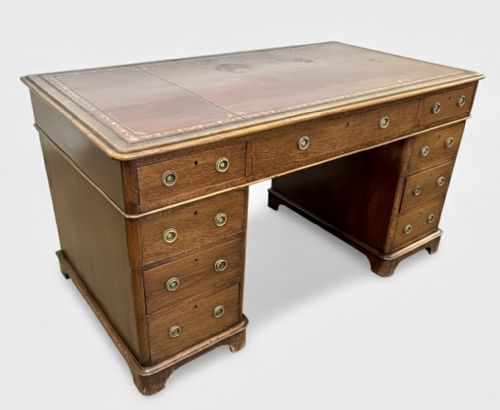 VICTORIAN OAK PEDESTAL DESK