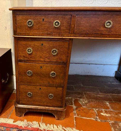 VICTORIAN OAK PEDESTAL DESK - ADDITIONAL PHOTO 3