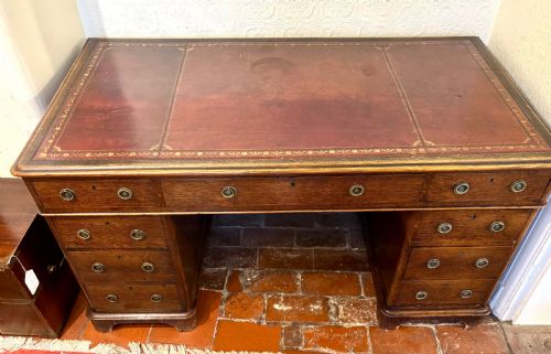 VICTORIAN OAK PEDESTAL DESK - ADDITIONAL PHOTO 7