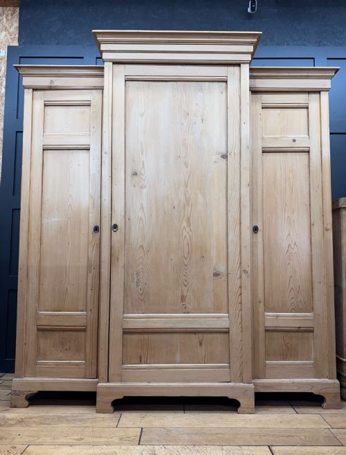 VICTORIAN PINE WARDROBE