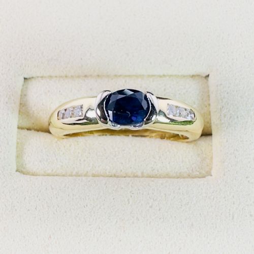 18CT GOLD OVAL CUT SAPPHIRE AND DIAMOND RING